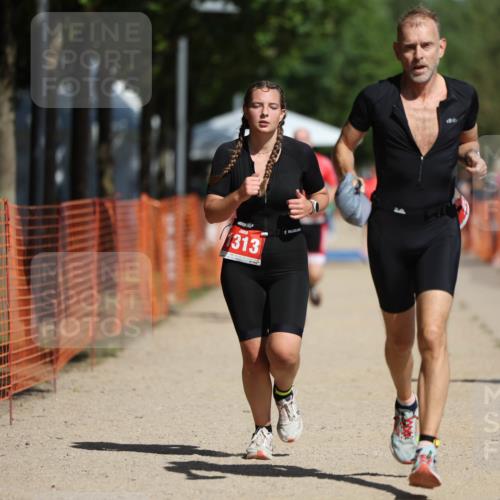 07.09.2025 - 19. Norderstedt Triathlon Michael Strokosch http://msf.ph/oto/8795765 07.09.2025 12:18:28 Laufen 237, 795, 1300, 1313, 1372 meine-sportfotos.de