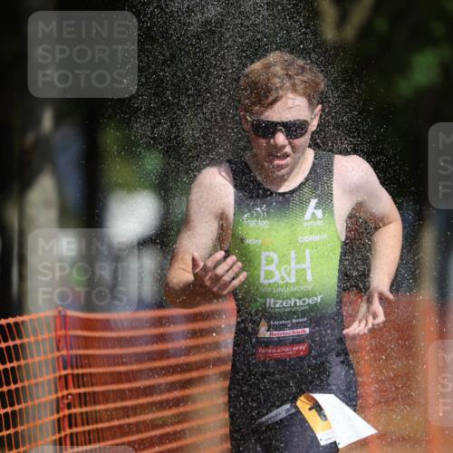 07.09.2025 - 19. Norderstedt Triathlon Michael Strokosch http://msf.ph/oto/8795772 07.09.2025 11:53:48 Laufen 1180 meine-sportfotos.de
