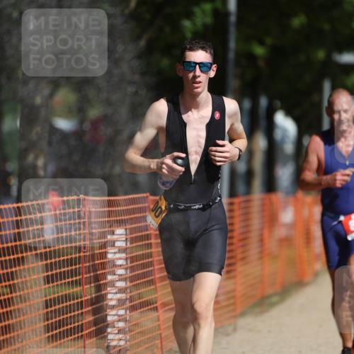 07.09.2025 - 19. Norderstedt Triathlon Michael Strokosch http://msf.ph/oto/8795975 07.09.2025 11:54:18 Laufen 821, 1200 meine-sportfotos.de
