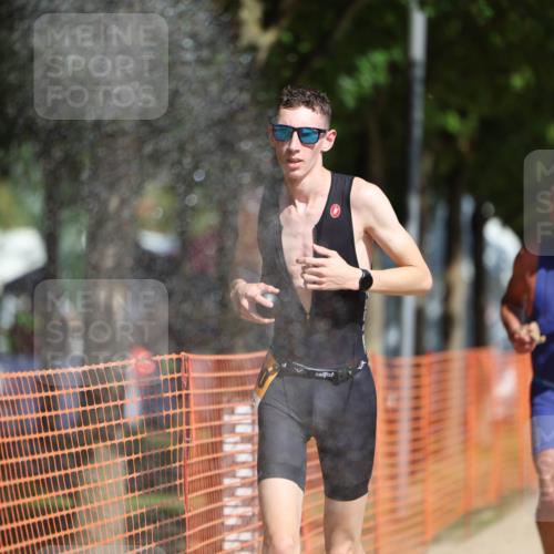 07.09.2025 - 19. Norderstedt Triathlon Michael Strokosch http://msf.ph/oto/8795984 07.09.2025 11:54:18 Laufen 821, 1200 meine-sportfotos.de