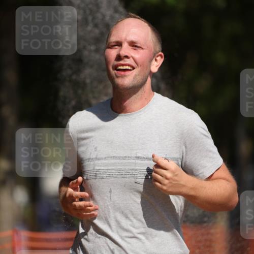 07.09.2025 - 19. Norderstedt Triathlon Michael Strokosch http://msf.ph/oto/8796389 07.09.2025 12:19:41 Laufen 801, 1265 meine-sportfotos.de