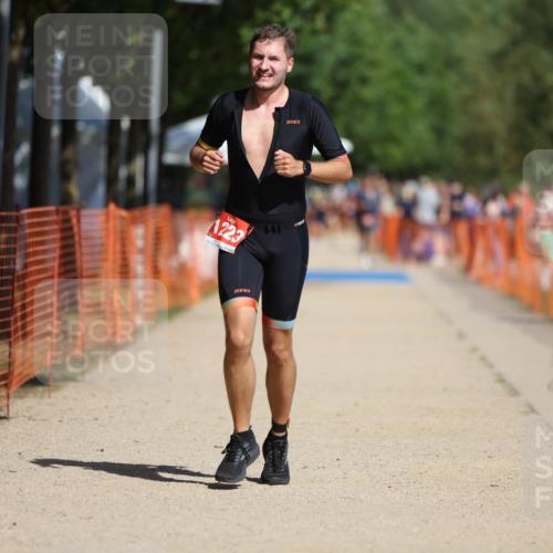 07.09.2025 - 19. Norderstedt Triathlon Michael Strokosch http://msf.ph/oto/8796748 07.09.2025 12:20:20 Laufen 1223 meine-sportfotos.de