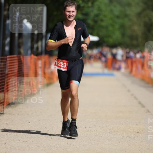 07.09.2025 - 19. Norderstedt Triathlon Michael Strokosch http://msf.ph/oto/8796754 07.09.2025 12:20:21 Laufen 1223 meine-sportfotos.de