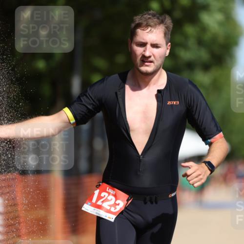 07.09.2025 - 19. Norderstedt Triathlon Michael Strokosch http://msf.ph/oto/8796778 07.09.2025 12:20:23 Laufen 1223 meine-sportfotos.de