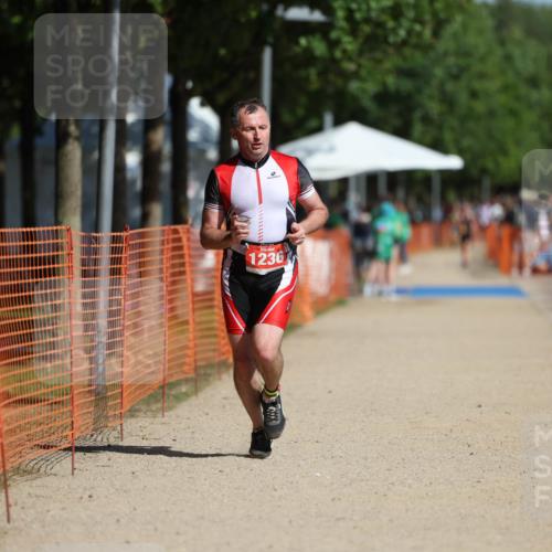 07.09.2025 - 19. Norderstedt Triathlon Michael Strokosch http://msf.ph/oto/8796931 07.09.2025 11:55:54 Laufen 1236 meine-sportfotos.de