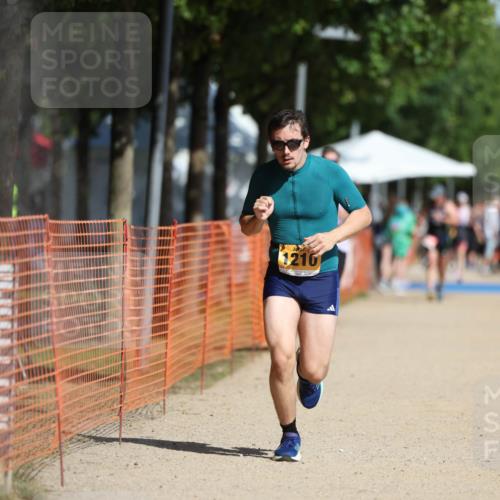 07.09.2025 - 19. Norderstedt Triathlon Michael Strokosch http://msf.ph/oto/8797271 07.09.2025 11:56:39 Laufen 1210, 1274 meine-sportfotos.de