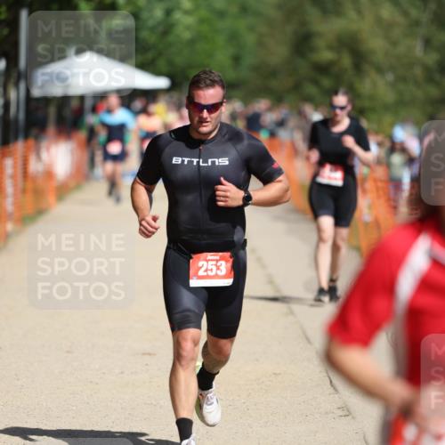 07.09.2025 - 19. Norderstedt Triathlon Michael Strokosch http://msf.ph/oto/8797472 07.09.2025 12:22:41 Laufen 253, 830, 1229, 1244 meine-sportfotos.de