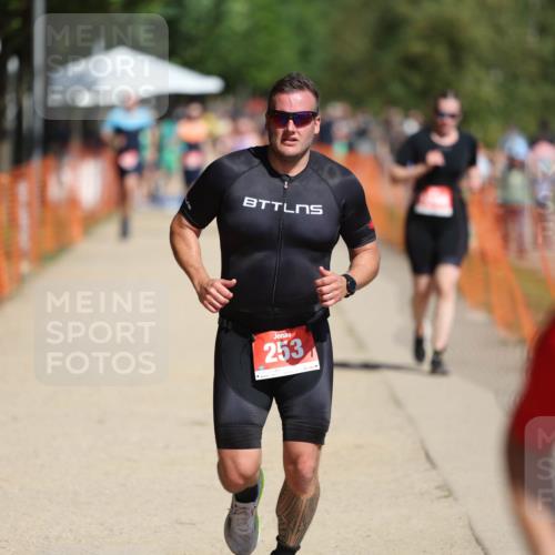 07.09.2025 - 19. Norderstedt Triathlon Michael Strokosch http://msf.ph/oto/8797479 07.09.2025 12:22:41 Laufen 253, 830, 1229, 1244 meine-sportfotos.de