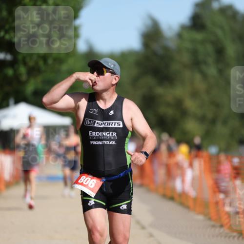 07.09.2025 - 19. Norderstedt Triathlon Michael Strokosch http://msf.ph/oto/8797518 07.09.2025 11:56:55 Laufen 806, 1176 meine-sportfotos.de