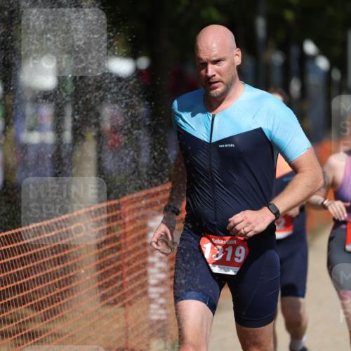 07.09.2025 - 19. Norderstedt Triathlon Michael Strokosch http://msf.ph/oto/8797581 07.09.2025 12:22:56 Laufen 162, 163, 164, 1233, 1319 meine-sportfotos.de