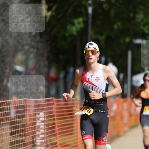 07.09.2025 - 19. Norderstedt Triathlon Michael Strokosch http://msf.ph/oto/8797604 07.09.2025 11:57:02 Laufen 1176, 1195 meine-sportfotos.de
