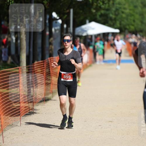 07.09.2025 - 19. Norderstedt Triathlon Michael Strokosch http://msf.ph/oto/8797848 07.09.2025 12:23:37 Laufen 226, 859 meine-sportfotos.de