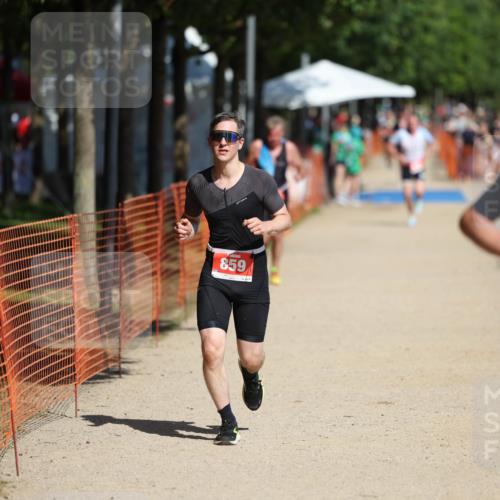 07.09.2025 - 19. Norderstedt Triathlon Michael Strokosch http://msf.ph/oto/8797852 07.09.2025 12:23:37 Laufen 226, 859 meine-sportfotos.de