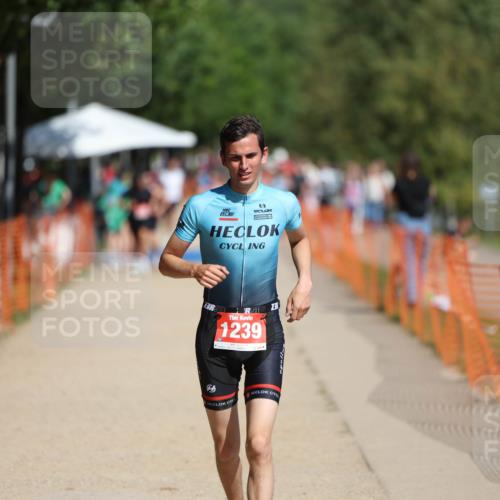07.09.2025 - 19. Norderstedt Triathlon Michael Strokosch http://msf.ph/oto/8798188 07.09.2025 12:24:40 Laufen 826, 1239 meine-sportfotos.de