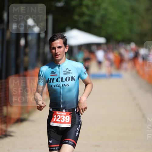 07.09.2025 - 19. Norderstedt Triathlon Michael Strokosch http://msf.ph/oto/8798215 07.09.2025 12:24:41 Laufen 826, 1239 meine-sportfotos.de