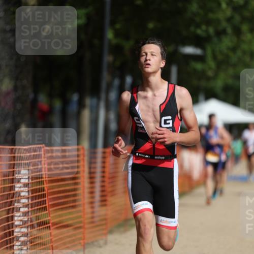 07.09.2025 - 19. Norderstedt Triathlon Michael Strokosch http://msf.ph/oto/8798240 07.09.2025 11:57:47 Laufen 300, 1179, 1186 meine-sportfotos.de