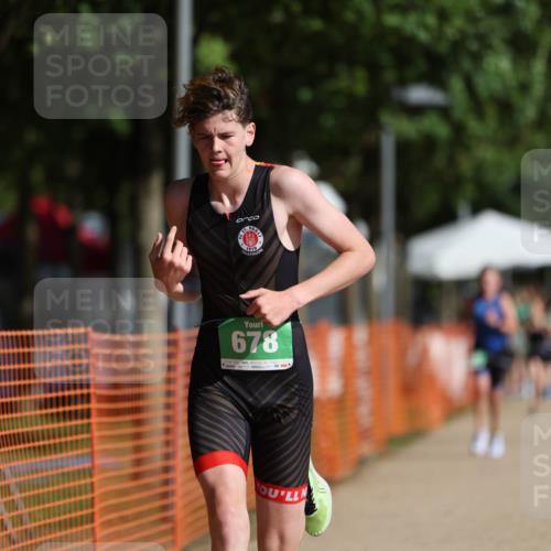 07.09.2025 - 19. Norderstedt Triathlon Michael Strokosch http://msf.ph/oto/8798457 07.09.2025 10:54:46 Laufen 99, 678 meine-sportfotos.de