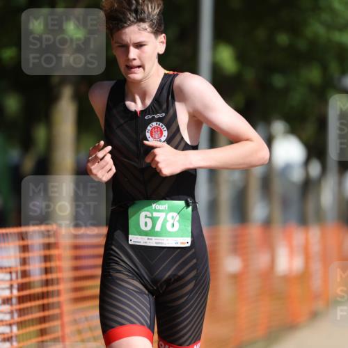 07.09.2025 - 19. Norderstedt Triathlon Michael Strokosch http://msf.ph/oto/8798476 07.09.2025 10:54:47 Laufen 99, 676, 678 meine-sportfotos.de