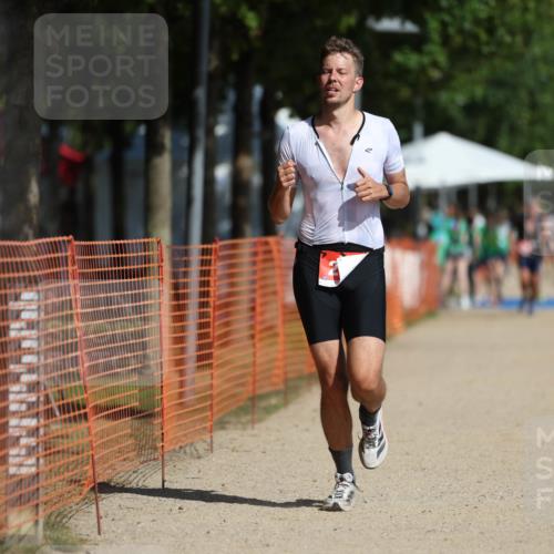 07.09.2025 - 19. Norderstedt Triathlon Michael Strokosch http://msf.ph/oto/8798555 07.09.2025 11:58:03 Laufen 276, 1219 meine-sportfotos.de