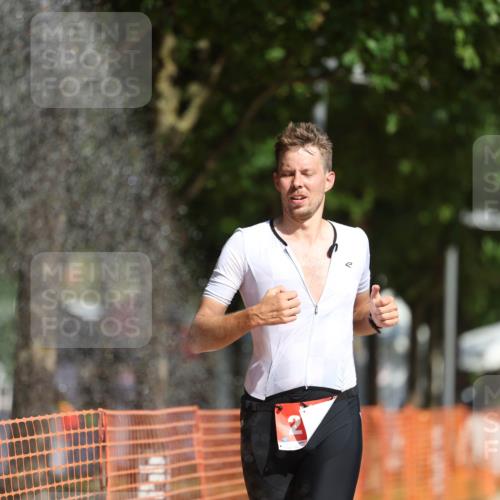 07.09.2025 - 19. Norderstedt Triathlon Michael Strokosch http://msf.ph/oto/8798592 07.09.2025 11:58:05 Laufen 276, 1219 meine-sportfotos.de