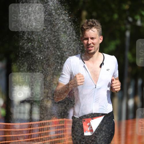 07.09.2025 - 19. Norderstedt Triathlon Michael Strokosch http://msf.ph/oto/8798610 07.09.2025 11:58:05 Laufen 276, 1219 meine-sportfotos.de