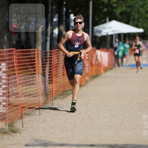 07.09.2025 - 19. Norderstedt Triathlon Michael Strokosch http://msf.ph/oto/8798819 07.09.2025 11:58:28 Laufen 185, 1172, 1182 meine-sportfotos.de