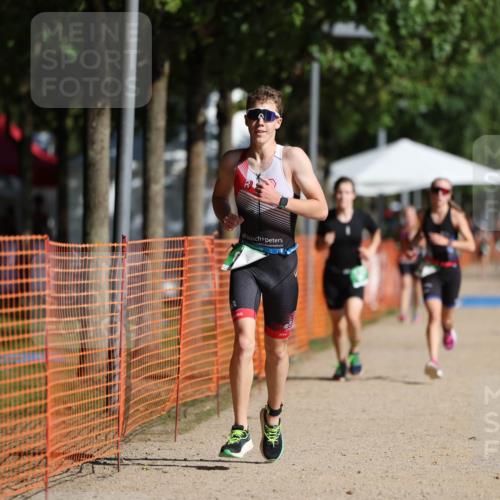 07.09.2025 - 19. Norderstedt Triathlon Michael Strokosch http://msf.ph/oto/8798902 07.09.2025 10:55:32 Laufen 637, 661, 680 meine-sportfotos.de