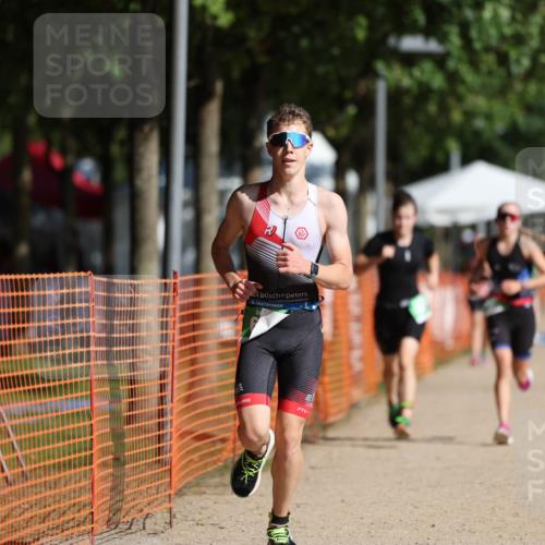07.09.2025 - 19. Norderstedt Triathlon Michael Strokosch http://msf.ph/oto/8798923 07.09.2025 10:55:32 Laufen 637, 661, 680 meine-sportfotos.de
