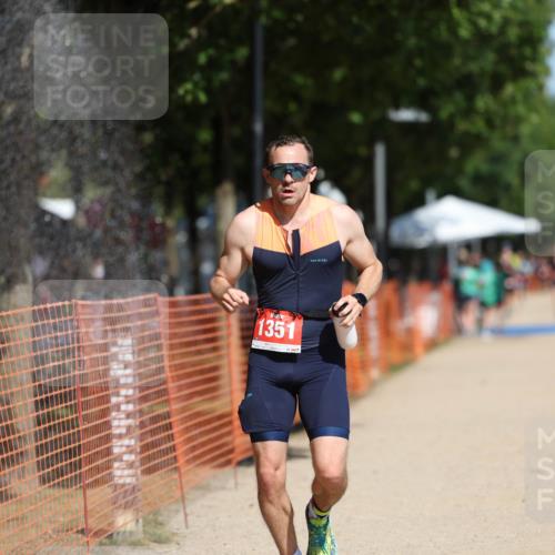07.09.2025 - 19. Norderstedt Triathlon Michael Strokosch http://msf.ph/oto/8799846 07.09.2025 12:29:39 Laufen 186, 1350, 1351 meine-sportfotos.de
