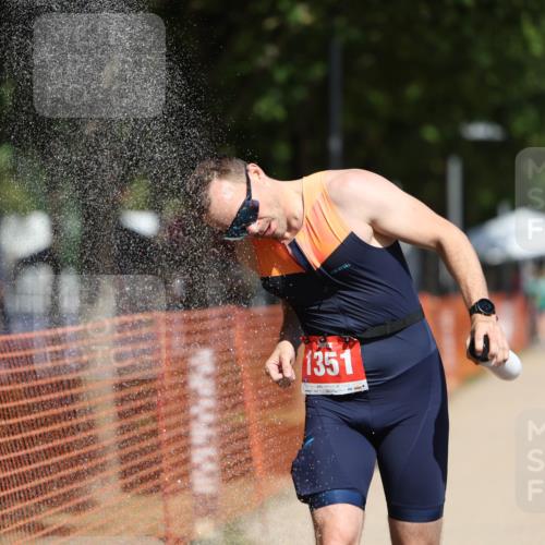 07.09.2025 - 19. Norderstedt Triathlon Michael Strokosch http://msf.ph/oto/8799874 07.09.2025 12:29:40 Laufen 1350, 1351 meine-sportfotos.de