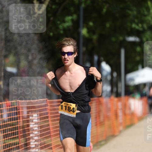 07.09.2025 - 19. Norderstedt Triathlon Michael Strokosch http://msf.ph/oto/8799979 07.09.2025 12:00:29 Laufen 714, 749, 1184 meine-sportfotos.de