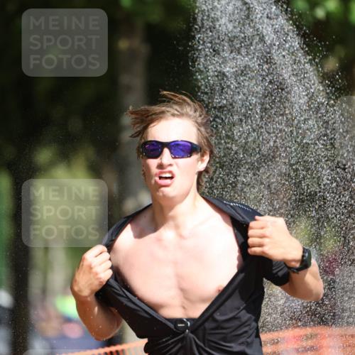 07.09.2025 - 19. Norderstedt Triathlon Michael Strokosch http://msf.ph/oto/8800024 07.09.2025 12:00:30 Laufen 1184 meine-sportfotos.de