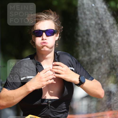 07.09.2025 - 19. Norderstedt Triathlon Michael Strokosch http://msf.ph/oto/8800031 07.09.2025 12:00:31 Laufen 1184 meine-sportfotos.de