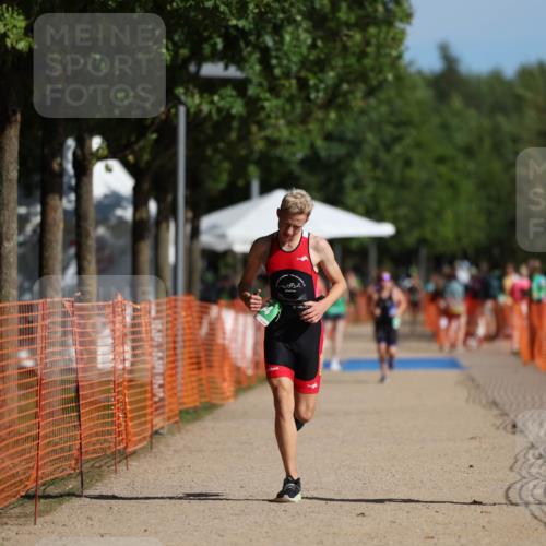 07.09.2025 - 19. Norderstedt Triathlon Michael Strokosch http://msf.ph/oto/8800075 07.09.2025 10:56:48 Laufen 98, 104 meine-sportfotos.de
