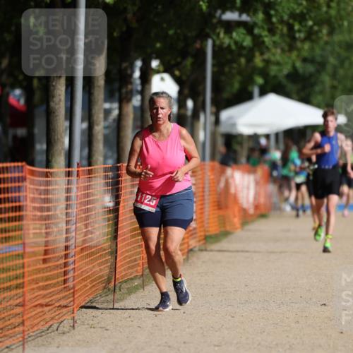 07.09.2025 - 19. Norderstedt Triathlon Michael Strokosch http://msf.ph/oto/8800311 07.09.2025 10:57:04 Laufen 122, 636, 1125 meine-sportfotos.de