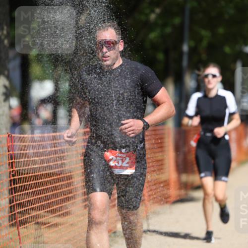 07.09.2025 - 19. Norderstedt Triathlon Michael Strokosch http://msf.ph/oto/8800315 07.09.2025 12:30:18 Laufen 252, 292, 1246 meine-sportfotos.de