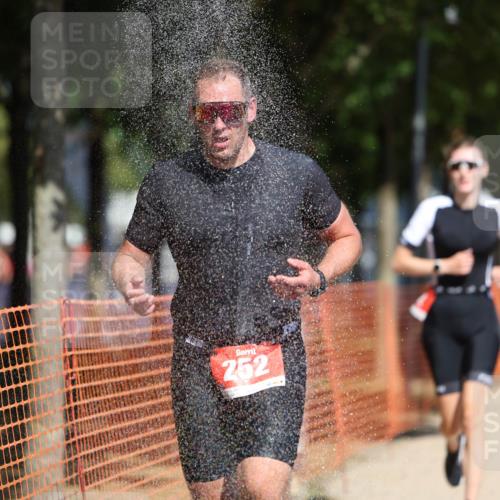 07.09.2025 - 19. Norderstedt Triathlon Michael Strokosch http://msf.ph/oto/8800322 07.09.2025 12:30:19 Laufen 252, 292 meine-sportfotos.de