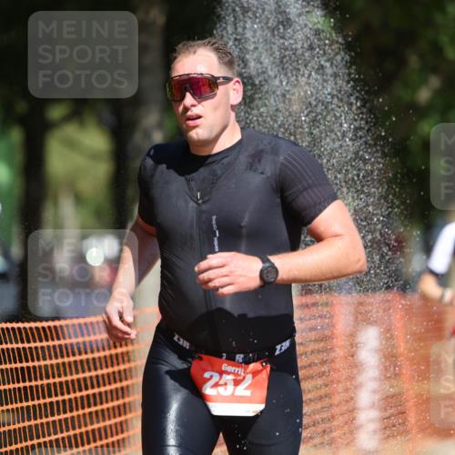 07.09.2025 - 19. Norderstedt Triathlon Michael Strokosch http://msf.ph/oto/8800336 07.09.2025 12:30:19 Laufen 252, 292 meine-sportfotos.de