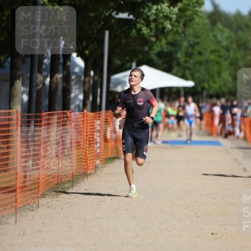 07.09.2025 - 19. Norderstedt Triathlon Michael Strokosch http://msf.ph/oto/8800451 07.09.2025 12:01:04 Laufen 787, 1152, 1156 meine-sportfotos.de