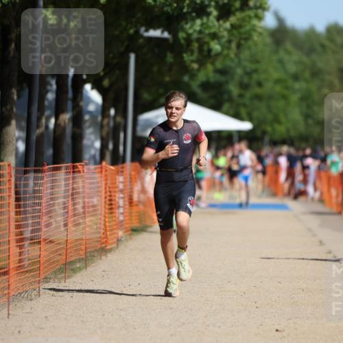 07.09.2025 - 19. Norderstedt Triathlon Michael Strokosch http://msf.ph/oto/8800483 07.09.2025 12:01:05 Laufen 787, 1156 meine-sportfotos.de