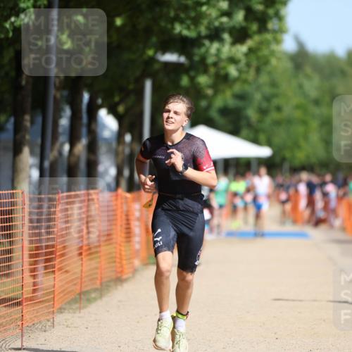 07.09.2025 - 19. Norderstedt Triathlon Michael Strokosch http://msf.ph/oto/8800504 07.09.2025 12:01:06 Laufen 787, 1156 meine-sportfotos.de