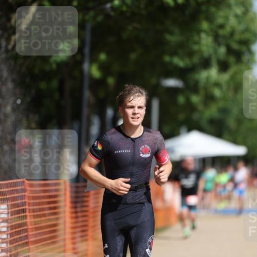 07.09.2025 - 19. Norderstedt Triathlon Michael Strokosch http://msf.ph/oto/8800537 07.09.2025 12:01:07 Laufen 787, 1156 meine-sportfotos.de
