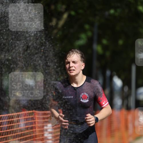 07.09.2025 - 19. Norderstedt Triathlon Michael Strokosch http://msf.ph/oto/8800550 07.09.2025 12:01:08 Laufen 787, 1156 meine-sportfotos.de