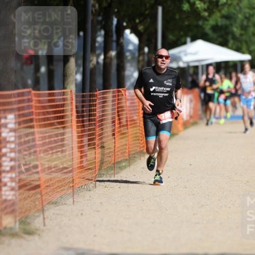07.09.2025 - 19. Norderstedt Triathlon Michael Strokosch http://msf.ph/oto/8800638 07.09.2025 12:01:13 Laufen 787, 796 meine-sportfotos.de