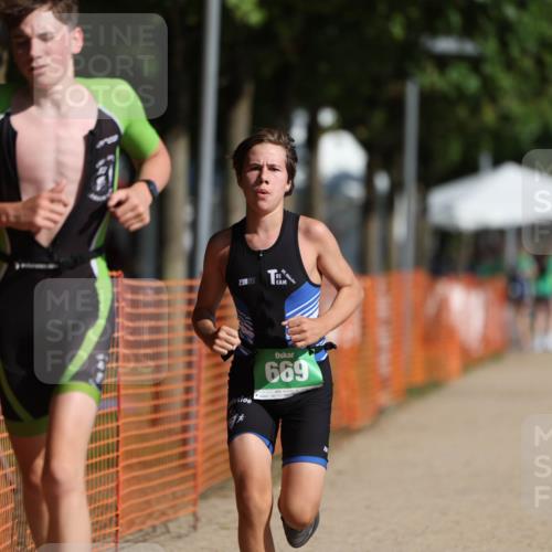 07.09.2025 - 19. Norderstedt Triathlon Michael Strokosch http://msf.ph/oto/8800668 07.09.2025 10:57:25 Laufen 655, 669 meine-sportfotos.de