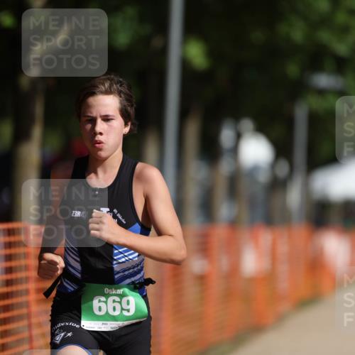 07.09.2025 - 19. Norderstedt Triathlon Michael Strokosch http://msf.ph/oto/8800704 07.09.2025 10:57:26 Laufen 655, 669 meine-sportfotos.de