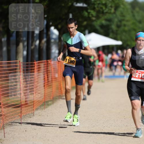 07.09.2025 - 19. Norderstedt Triathlon Michael Strokosch http://msf.ph/oto/8801314 07.09.2025 12:02:13 Laufen 1190, 1217, 1218 meine-sportfotos.de