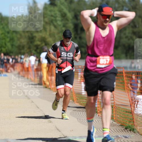 07.09.2025 - 19. Norderstedt Triathlon Michael Strokosch http://msf.ph/oto/8802025 07.09.2025 12:32:47 Laufen 695, 857 meine-sportfotos.de