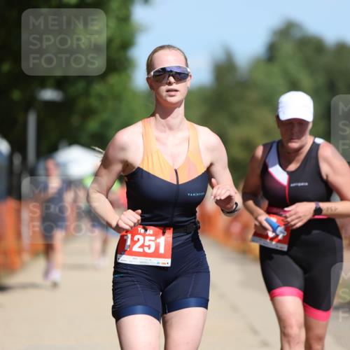 07.09.2025 - 19. Norderstedt Triathlon Michael Strokosch http://msf.ph/oto/8803059 07.09.2025 12:34:06 Laufen 1251, 1368, 1381 meine-sportfotos.de