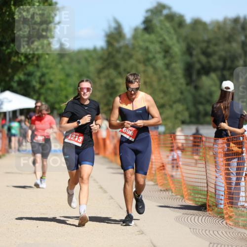 07.09.2025 - 19. Norderstedt Triathlon Michael Strokosch http://msf.ph/oto/8803316 07.09.2025 12:34:27 Laufen 696, 803, 1213, 1233 meine-sportfotos.de